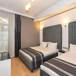 Hotel The Now *